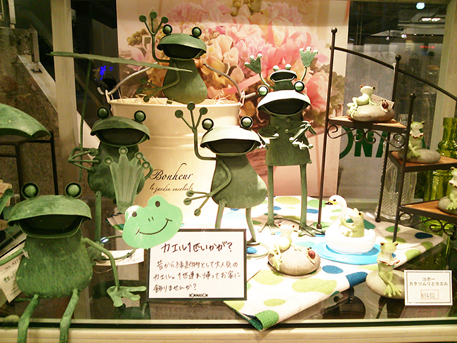 再再販！ 梅雨 6月 カエル カタツムリ 玄関 飾り 置物 置き物 季節 桐 松 国産